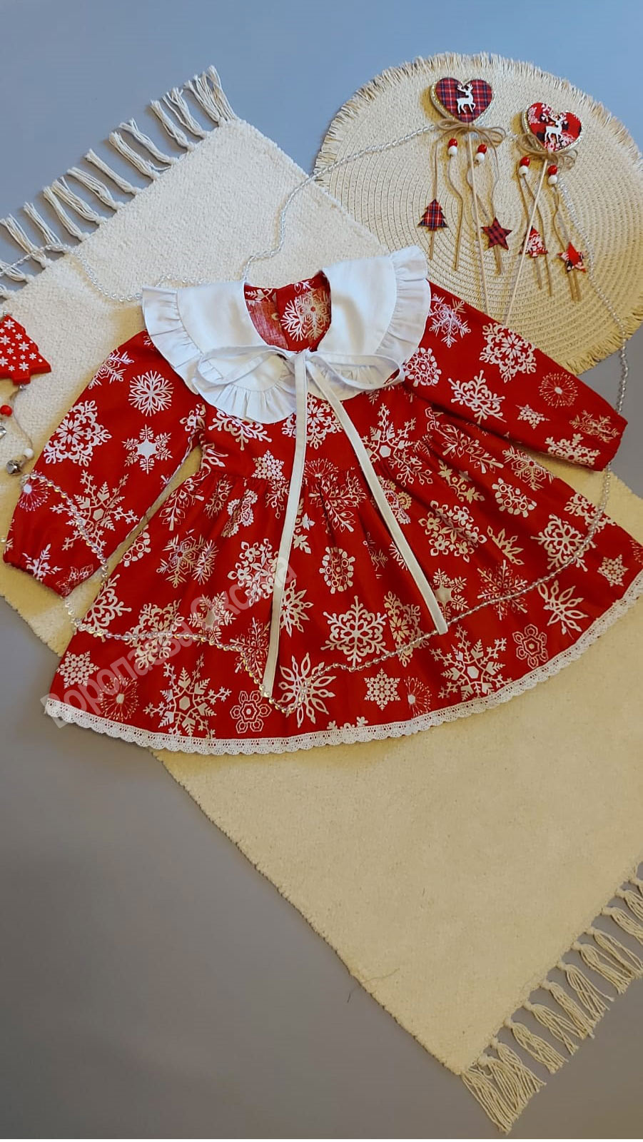 Новогоднее детское платье с накладным воротничком - цена 1800 руб. + 700 руб. за воротник